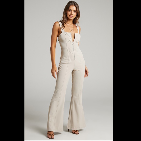 Jumpsuit in Beige - Picture 2 of 8